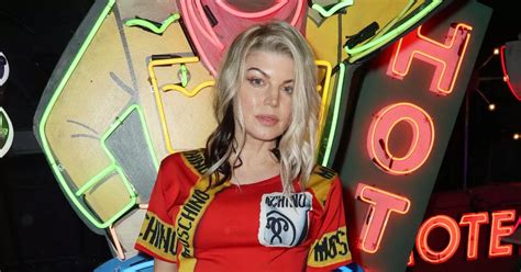 fergie naked|Fergie strips completely naked and poses for a cheeky snap as。